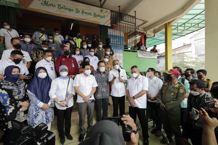 Komisi VI DPR RI Pantau Bapok di Pasar Cibinong: Minyak Goreng Rp 14.000 Masih Belum Tersedia