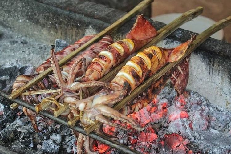 Salah satu hidangan laut di Pantai Konang, Trenggalek, Jawa Timur.