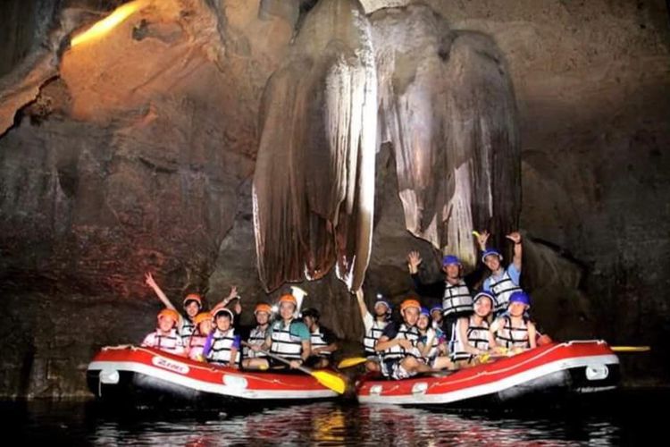 Cave boating Tanding, atraksi pendukung selain susur Goa Pindul di Gunungkidul. 