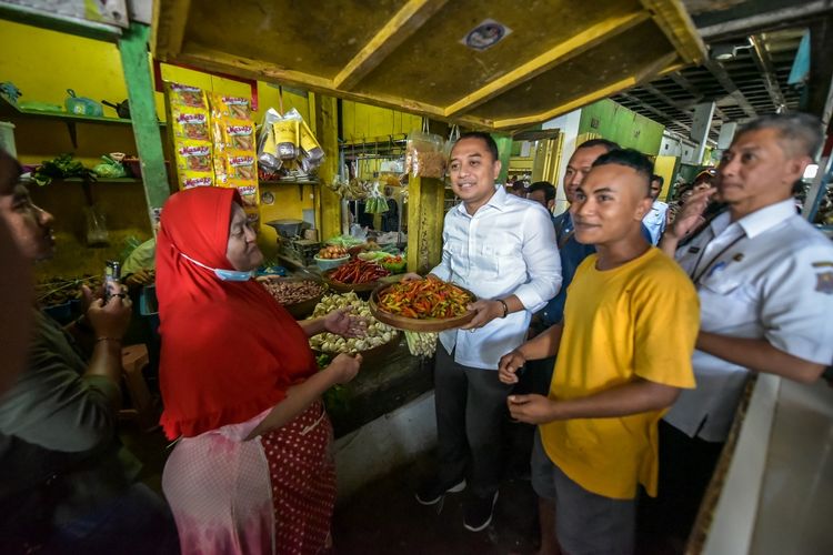 Pemkot Surabaya akan terus lakukan sejumlah upaya untu menekan angka inflasi.
