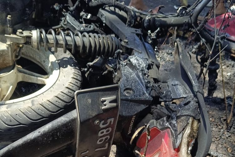 Pengendara Motor Tewas Terpanggang di Pamekasan, Jeriken Pertalite Meledak Usai Tabrakan
