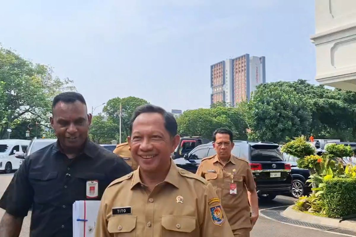 Menteri Dalam Negeri (Mendagri) Tito Karnavian di Istana, Jakarta, Selasa (10/6/2026).