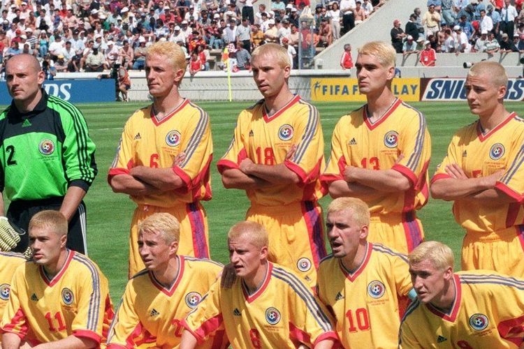 Timnas Rumania berpose jelang laga 16 besar Piala Dunia 1998 kontra Kroasia di Stadion Parc Lescure, Bordeaux, Perancis, 30 Juni 1998. Sejak itu, Rumania belum lolos lagi ke Piala Dunia, termasuk Piala Dunia 2022 di Qatar yang akan digelar pada 20 November sampai 18 Desember 2022 mendatang.