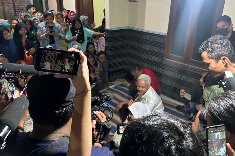 Ganjar Menginap di Rumah Guru Honorer di Tegal, Disambut dan Dijamu Warga