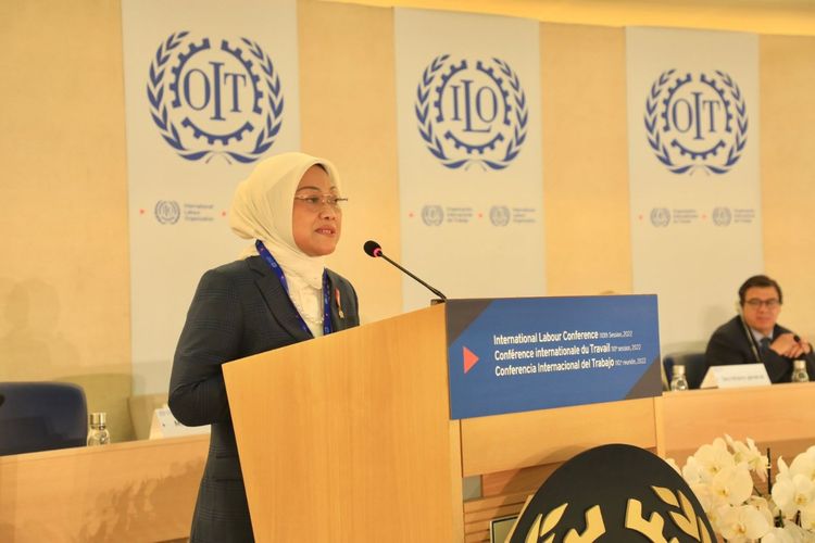 Menteri Ketenagakerjaan (Menaker) Ida Fauziyah memberikan pidato dalam pertemuan seluruh anggota Organisasi Buruh Internasional (ILO) di Jenewa, Swiss, Kamis (9/6/2022).