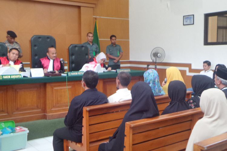 Jaksa penuntut umum menghadirkan 9 saksi dalam sidang perkara First Travel di PN Depok, Rabu (7/3/2018).