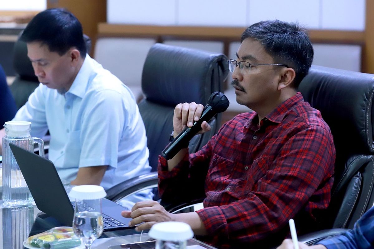 Pemerintah Kabupaten (Pemkab) Bandung bersama organisasi perangkat daerah (OPD) melakukan rapat koordinasi (rakor) terkait pengendalian sampah di Badan Pendapatan Daerah (Bapenda) Jabar, Minggu (13/10/2024).