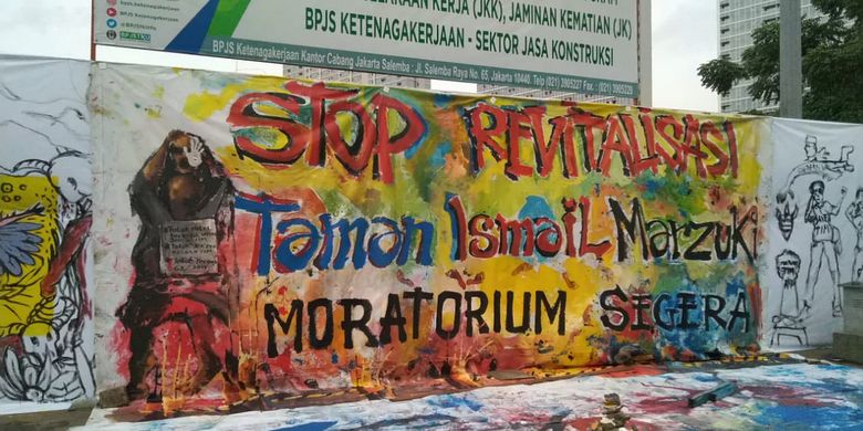 Salah satu lukisan bentuk protes penolakan revitalisasi di depan Taman Ismail Marzuki pada Kamis, (28/2/2020) sore.
