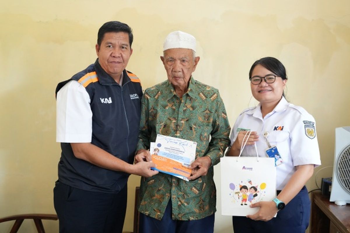 Pelanggan KAI Berusia 99 Tahun di Purwokerto Dapat Hadiah Tiket Gratis