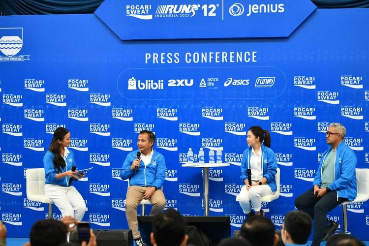 Narasumber Konferensi pers Pocari Sweat Run 2025 di Gedung Sate, Kota Bandung Gubernur Jabar, Bey Machmudin (kedua kiri), Marketing Director PT Amerta Indah Otsuka, Puspita Winawati, dan Wali Kota Bandung terpilih, Muhammad Farhan, Rabu (22/1/2025).