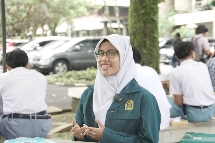 Farah Sa?diah Miranti menceritakan bagaimana ia tembus ke ITB dengan mengandalkan soal-soal gratisan. 