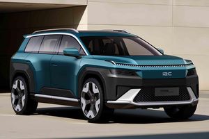 Mobil Nasional i2C: TMI Gandeng SAIC, Produksi Massal 2027-2028