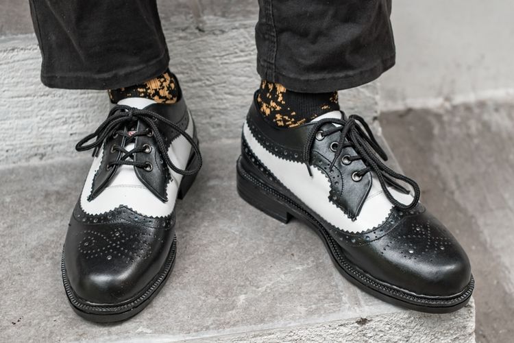 sepatu spectator, two tone wingtip