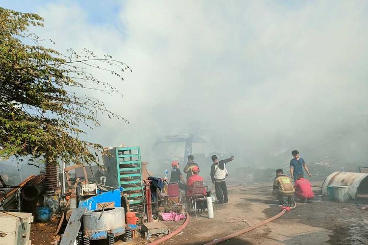 kondisi pasca kebakaran di Gudang Rongsok Kota Solo, Jawa Tengah pada Rabu (4/9/2023).