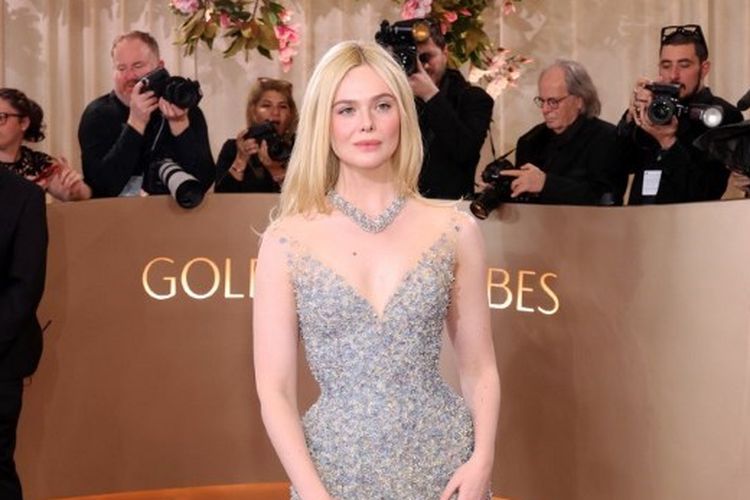 Elle Fanning saat hadir di acara Golden Globes 2026 di The Beverly Hilton hotel, Beverly Hills