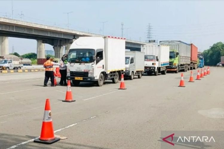 Mengapa Truk ODOL Jadi Sasaran Edukasi di Tol Japek? Ini Penjelasan Jasa Marga