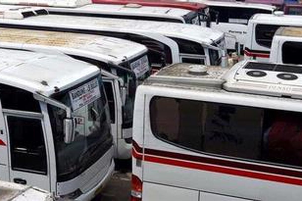 Suasana di terminal bus Lebak Bulus, Jakarta Selatan.