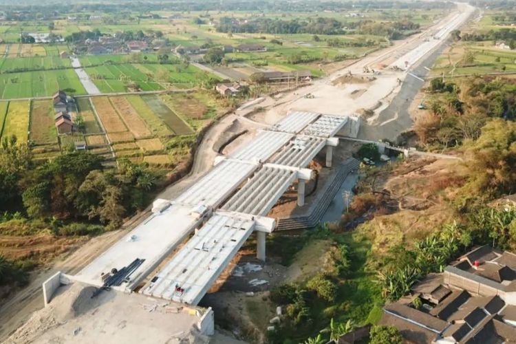 Pembangunan Jalan Tol Solo-Yogyakarta-YIA Kulonprogo.