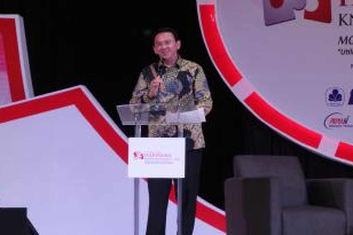 Gubernur DKI Jakarta Basuki Tjahaja Purnama saat menjadi pembicara pada sesi “Inspiring Closing Session” dalam acara Indonesia Knowledge Forum 2015 Conference and Expo-BCA Learning Service (BLS), di Hotel Ritz Carlton, Jakarta, Kamis (8/10/2015).