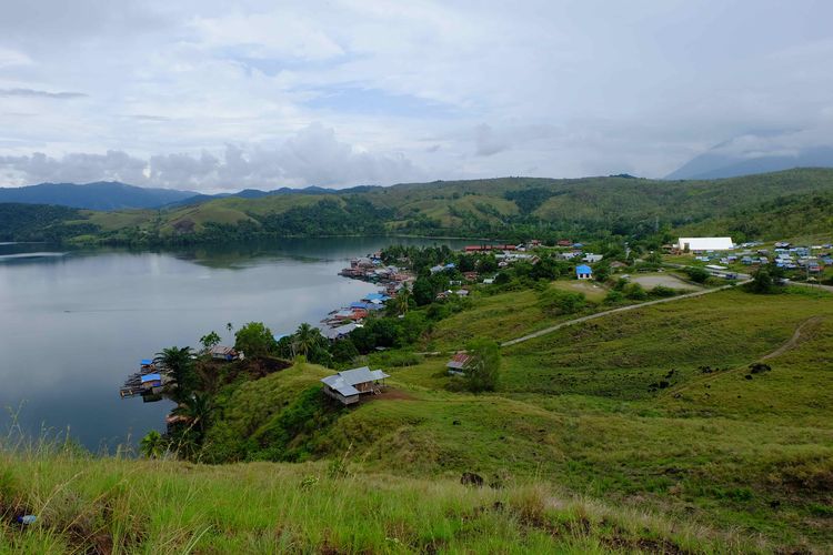 Pemandangan dari Bukit Teletubbies di Jayapura, Papua.
