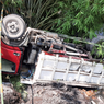 Detik-detik Truk Terjungkal ke Sungai, Bermula Lewati Jembatan Rusak yang Tak Kunjung Diperbaiki