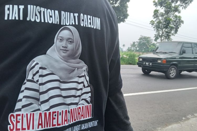 Kaus dukungan aksi solidaritas Selvi Amelia Nuraini, mahasiswa di Cianjur, Jawa Barat, yang menjadi korban tabrak lari.