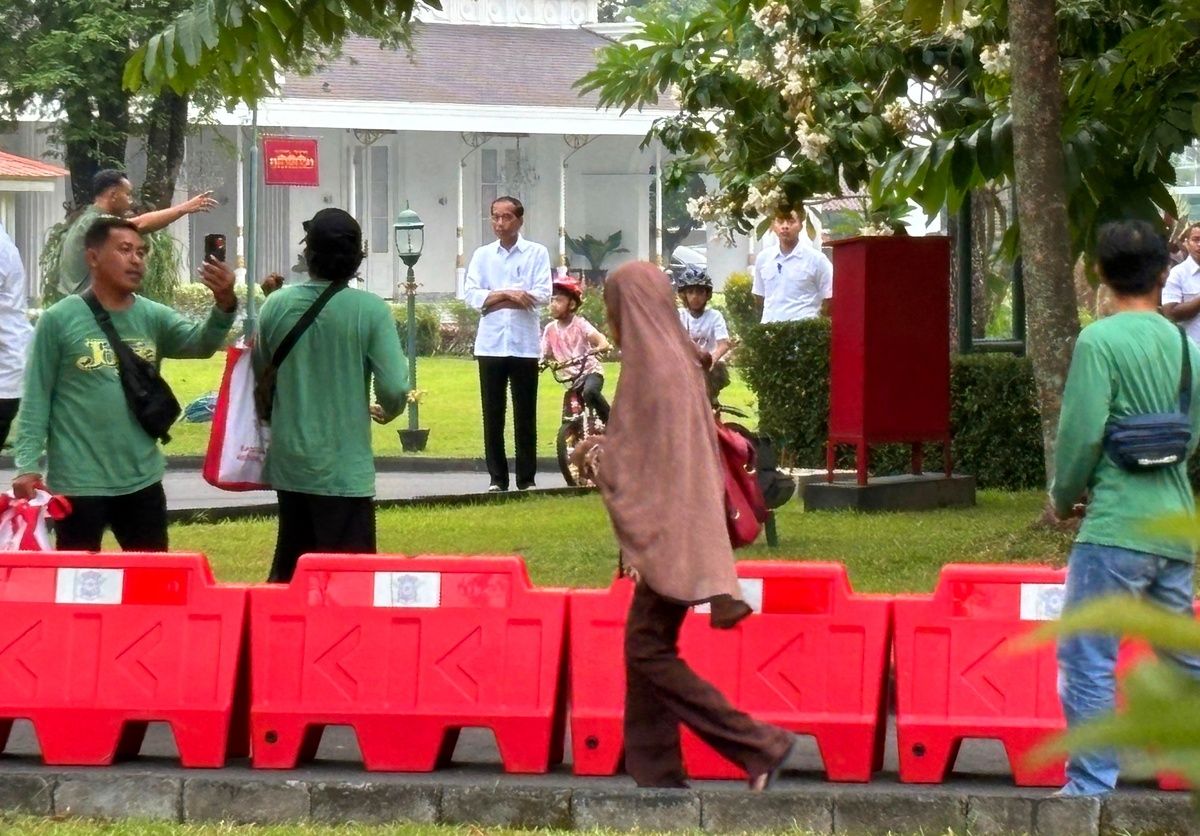 Senangnya Warga Yogyakarta Dapat Sembako dari Presiden Jokowi di Gedung Agung
