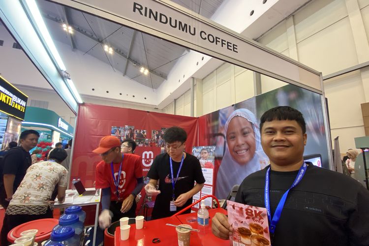 RINDU MU menjual kopi di gerobak keliling