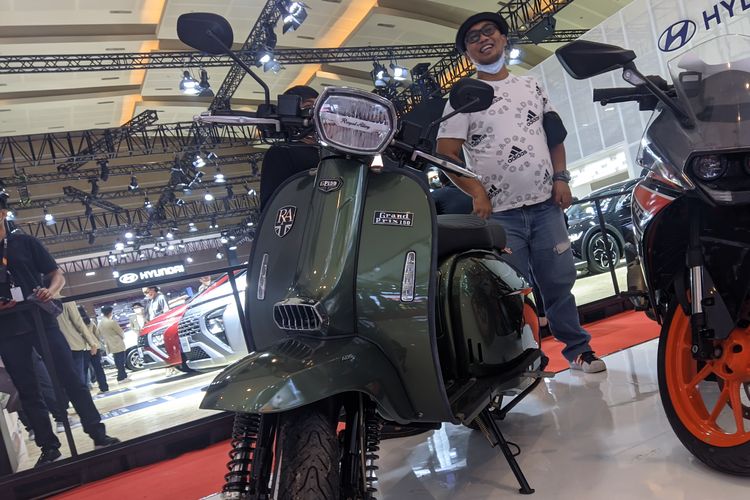 Skuter Royal Alloy Grand Prix 150 di lelang kendaraan IIMS