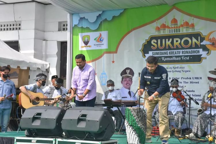 Pembukaan acara Sumedang Kreatif Romadon (Sukron) atau Bazar Ramadhan 1443 Hijriah (H) sekaligus peringatan Hari Jadi ke-444 Kabupaten Sumedang, Selasa (19/4/2022).