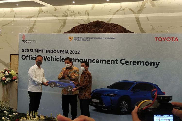 Menteri Koordinator Bidang Perekonomian Airlangga Hartarto dalam acara Launching Dukungan Mobil Listrik Toyota untuk KTT G20 Indonesia di Gedung Kemenko Perekonomian, Jakarta, Rabu (10/8/2022).   