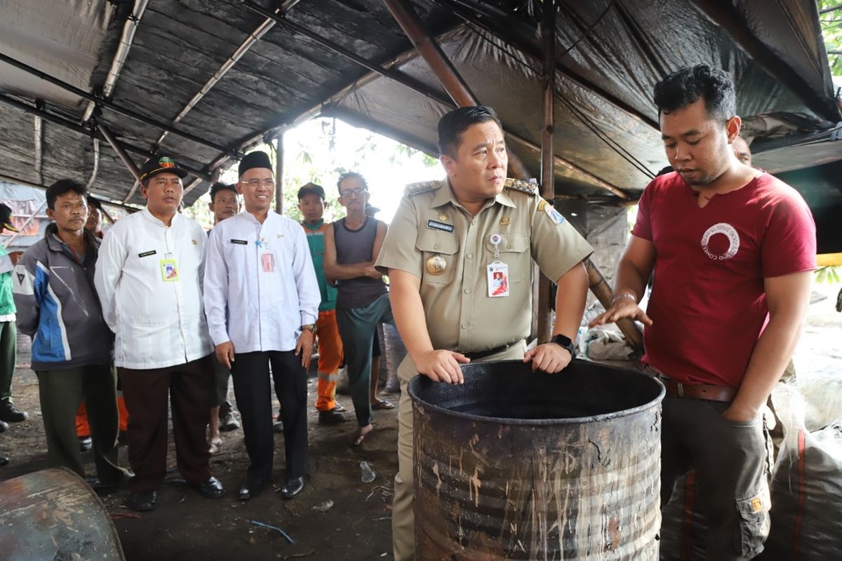 Lokasi usaha pembakaran arang batok di Cilincing, Jakarta Utara.