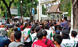 UU Minerba Dinilai Rugikan Daerah, KAKI Unjuk Rasa di Kantor DPRD Kalsel