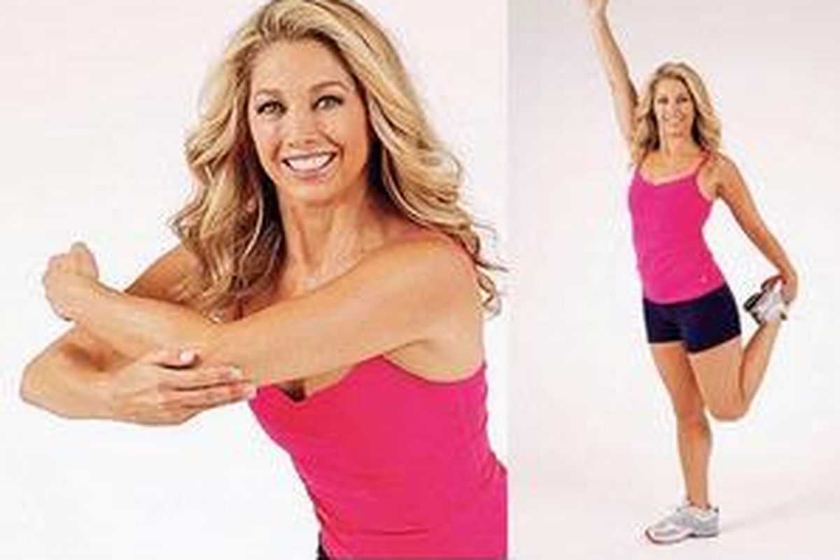 Latihan 1: Peregangan pada dada, kaki, dan paha (kanan).