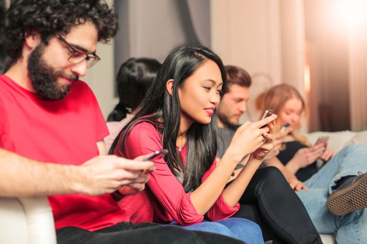 Kebiasaan Gen Z Ini Bikin Milenial Stres, dari Komunikasi hingga Medsos