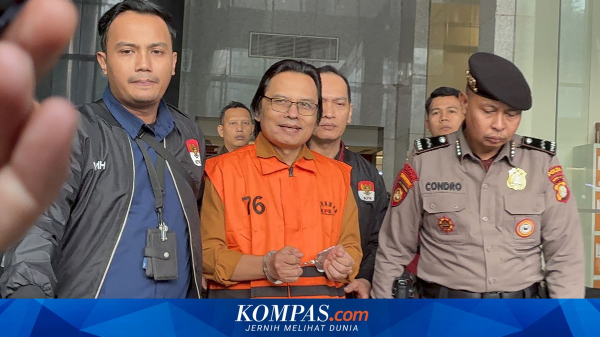 Eks Sekjen MPR Ma’ruf Cahyono Kenakan Rompi Tahanan KPK dan Diborgol