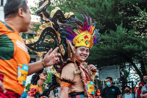 Kostum Dayak Kalimantan Jadi Terunik di FR Borobudur Marathon 2022