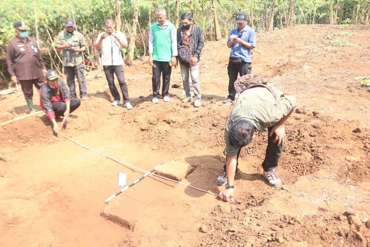 Lokasi temuan struktur bata diduga situs suci Kerajaan Mataram Kuno di Desa Langlang, Kecamatan Singosari, Kabupaten Malang, Kamis (23/7/2020).