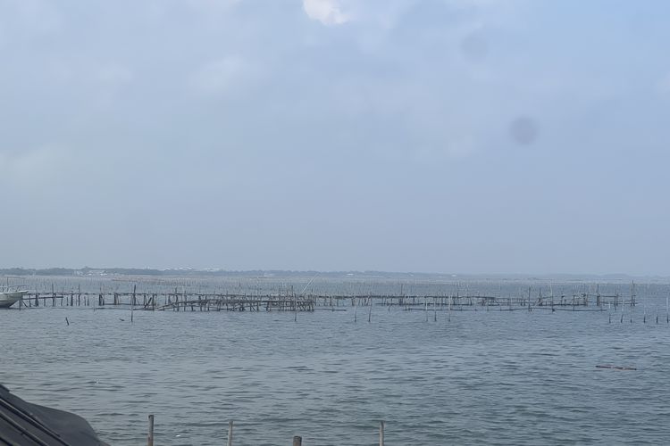 Pagar laut di Desa Kohod, Kecamatan Pakuhaji, Kabupaten Tangerang, Provinsi Banten.
