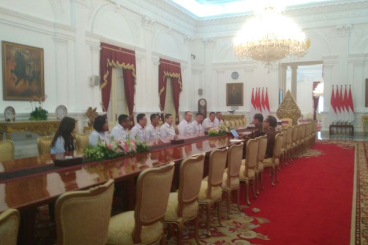 Ketua Umum Perindo Hary Tanoe dan jajarannya bertemu Presiden Joko Widodo di Istana, Jakarta, Senin (5/3/2018)
