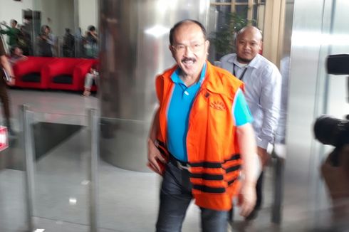 Malu Pakai Rompi Tahanan KPK, Fredrich Yunadi Mengadu ke Hakim