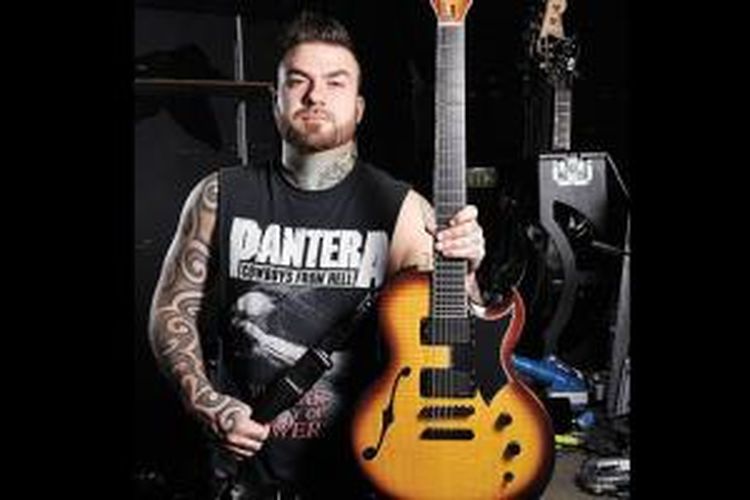 Alessandro 'Vman' Venturella atau Alex, pemain bas Slipknot