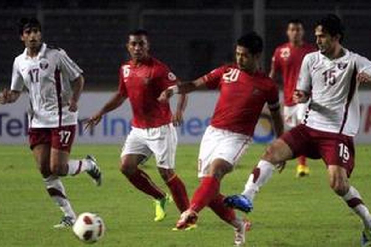 Striker tim nasional Indonesia, Bambang Pamungkas (dua dari kanan).