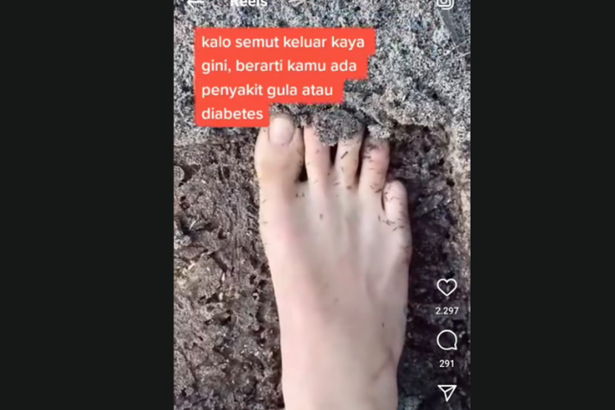 Tangakapan layar cuplikan video soal cara tes diabetes dengan menaruh kaki di tanah dan tunggu dikerumunin semut atau tidak.