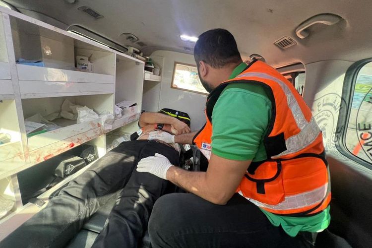 Respons tim medis dan kondisi Palestina pasca serangan Israel yang turut mengenai ambulans dan rumah sakit bantuan masyarakat Indonesia di Jalur Gaza, beberapa hari terakhir.

