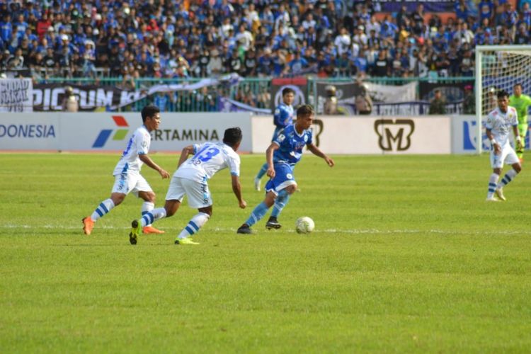 PSCC Cilacap vs Persib Bandung bertanding di babak 64 besar Piala Indonesia 2018 di Stadion Wijayakusuma , 5 Desember 2018.