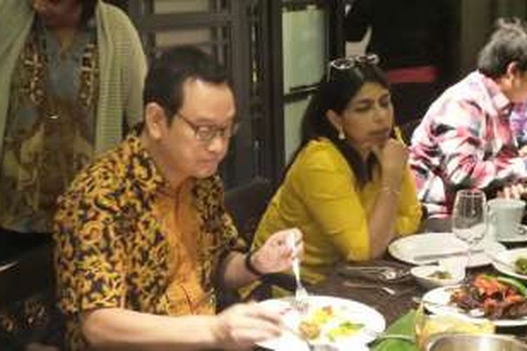 Direktur Kepatuhan BTPN Anika Faisal dan Head of Marketing BTPN Wow Luhur Budijarso di Jakarta, Selasa (14/6/2016).