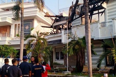 Sebuah Rumah di Pantai Mutiara Dilanda Kebakaran