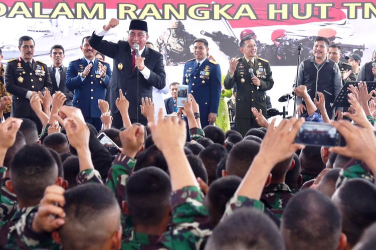 Gubernur Sumut Edy Rahmayadi menghadiri HUT ke-73 TNI di Apron Lanud Soewondo Medan, Jumat (5/10/2018).