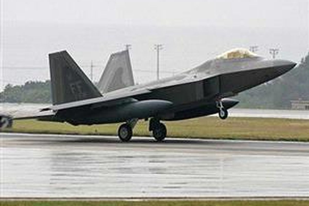 Pesawat siluman F-22 milik Angkatan Udara AS